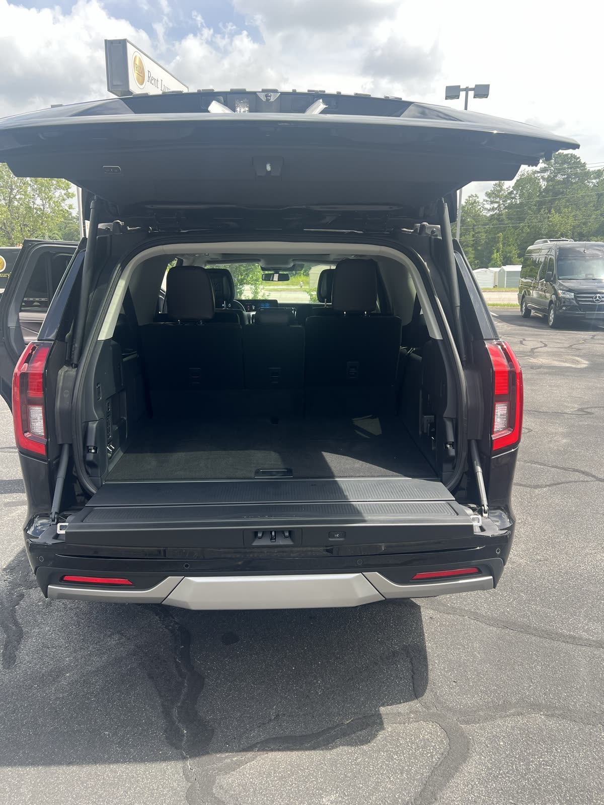 Unit 11 Ford Expedition Max view 2