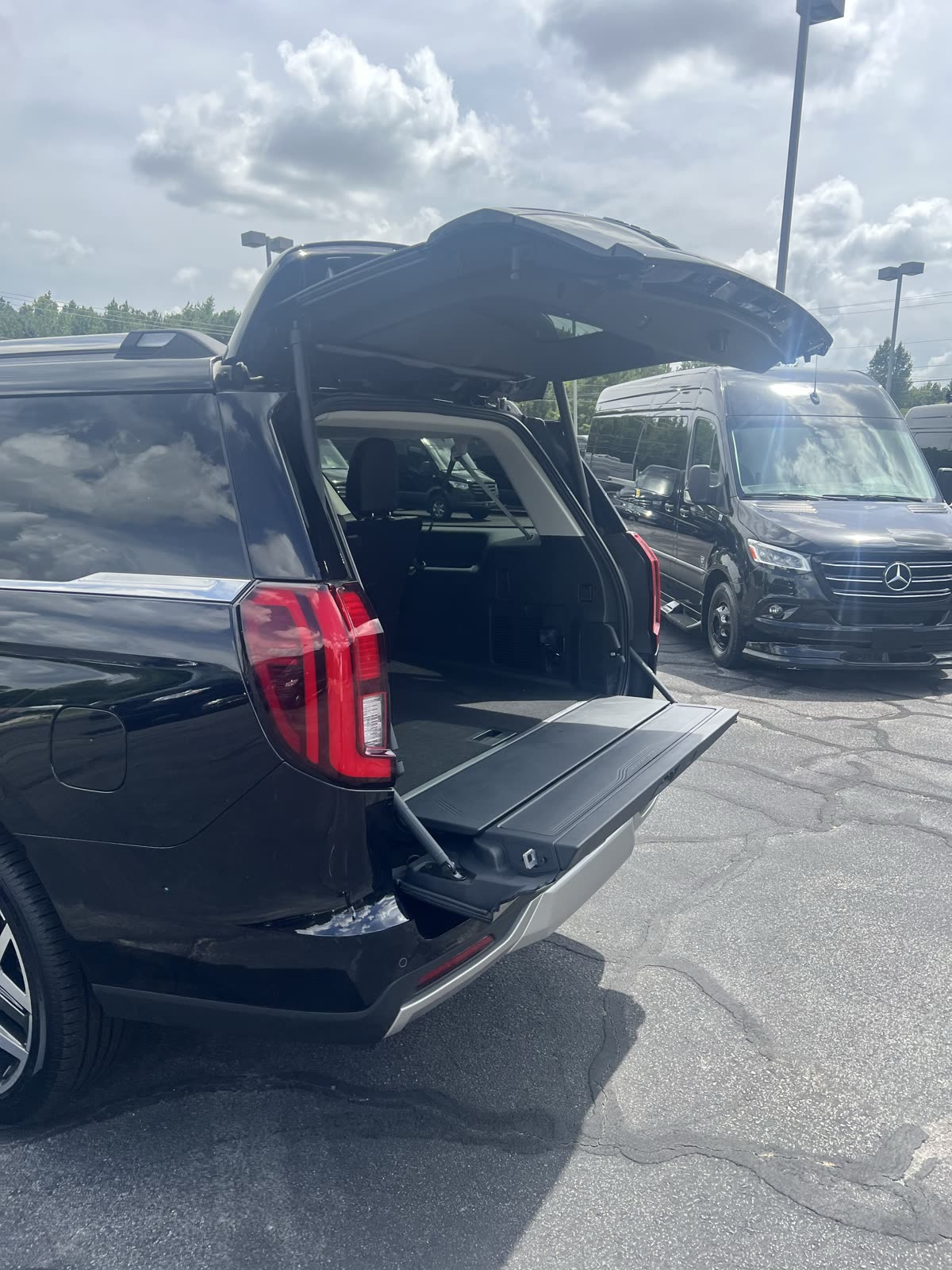 Unit 11 Ford Expedition Max view 3