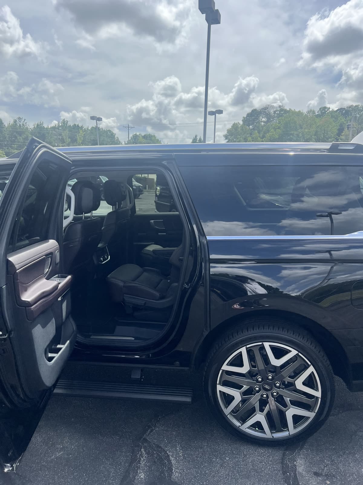 Unit 11 Ford Expedition Max view 6