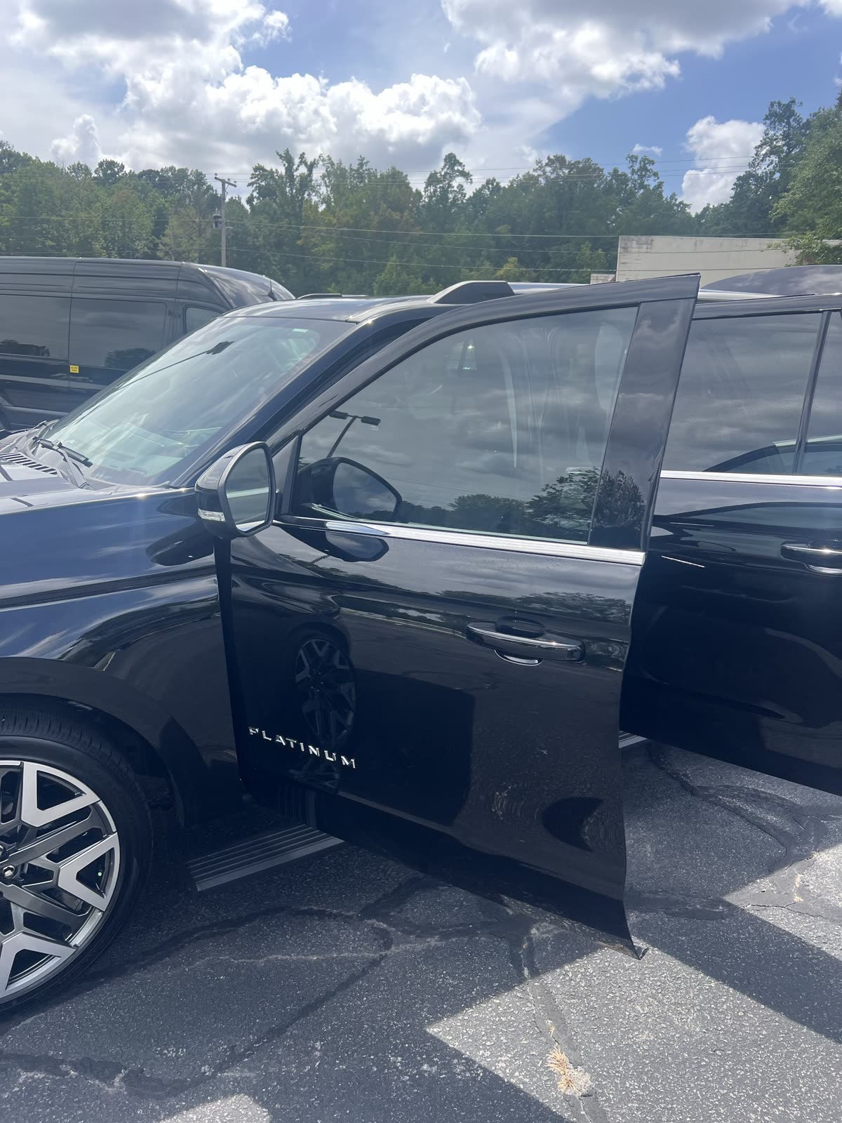 Unit 11 Ford Expedition Max view 8