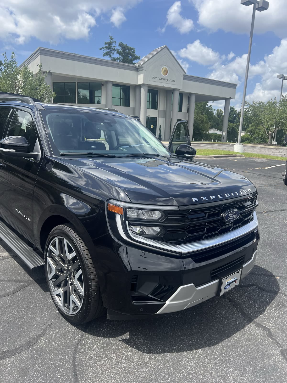 Unit 11 Ford Expedition Max view 12