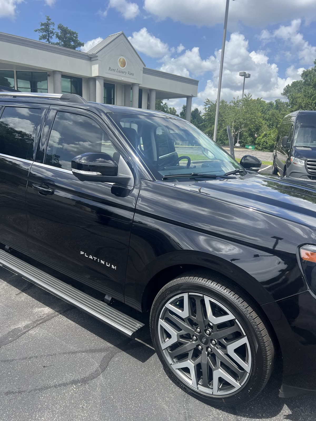 Unit 11 Ford Expedition Max view 13
