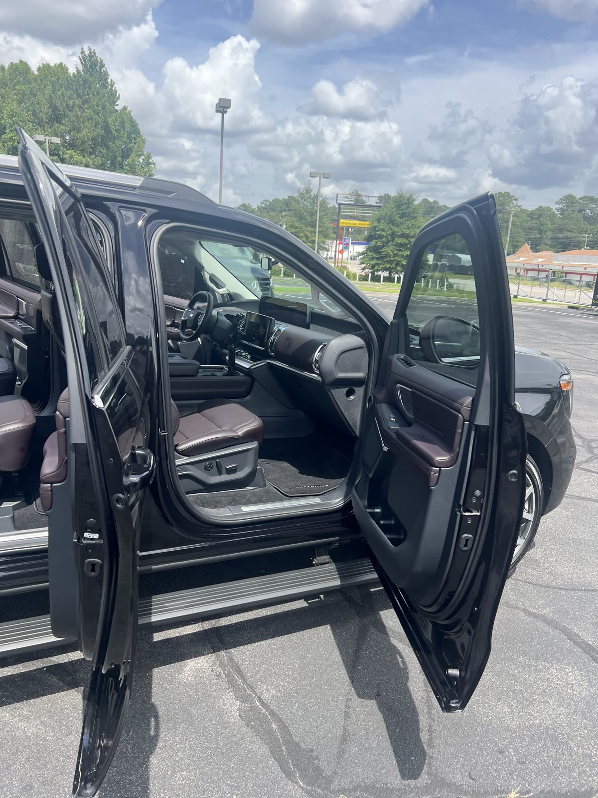 Unit 11 Ford Expedition Max view 16